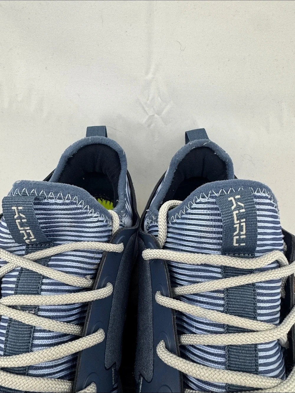 Kuru Womens Atom Sneakers w/ White Blue Zig Zag Pattern, sz 9 W, Missing Insoles
